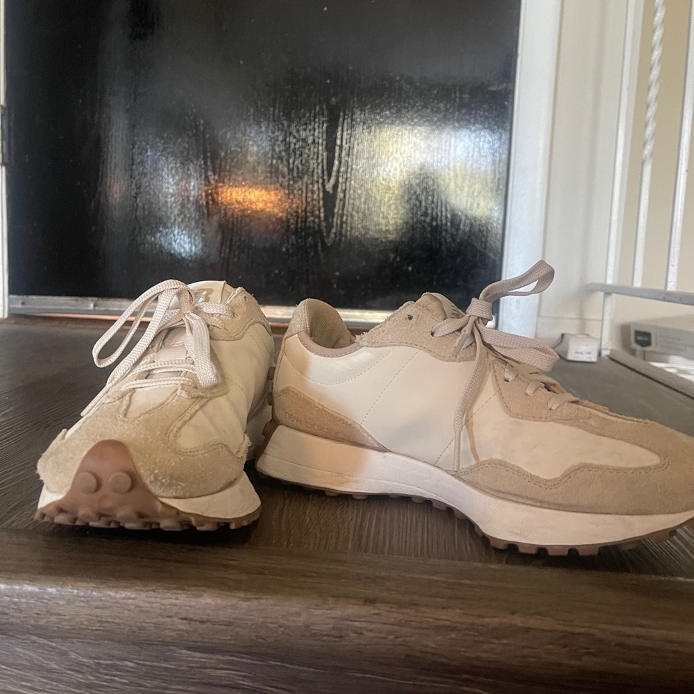 New Balance 327